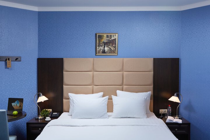Room 18 of 48