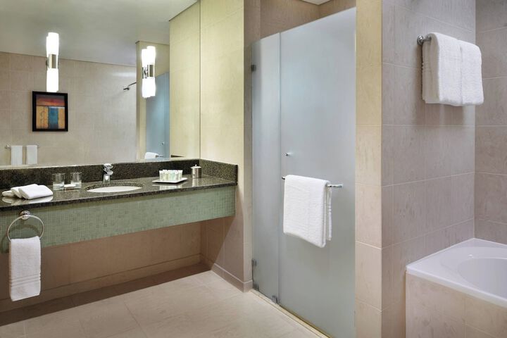 Room 32 of 73