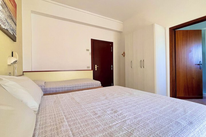 Room 26 of 87