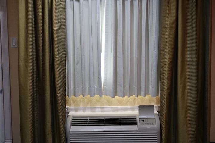 Room 6 of 13