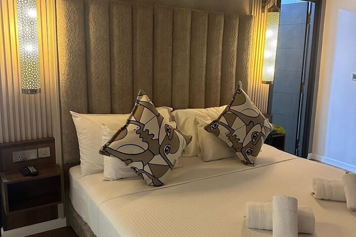 Room 28 of 66