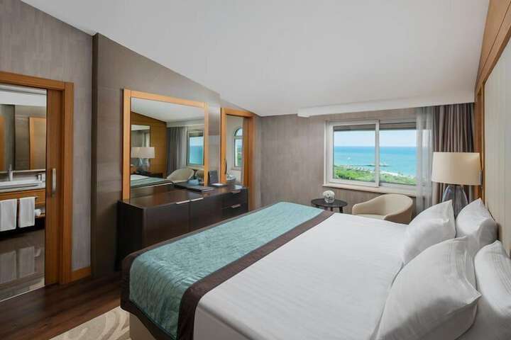 Room 33 of 227