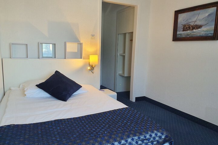 Room 6 of 45