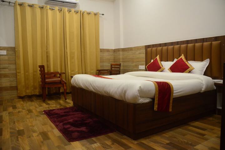 Room 8 of 40