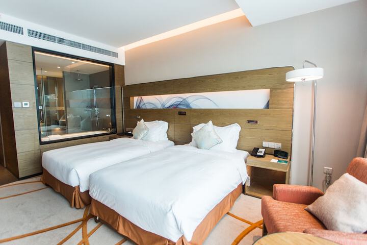 Room 8 of 70