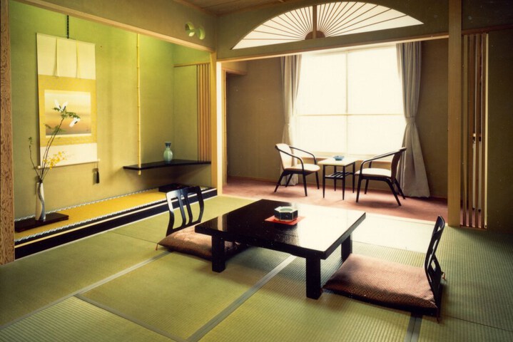 Room 6 of 17