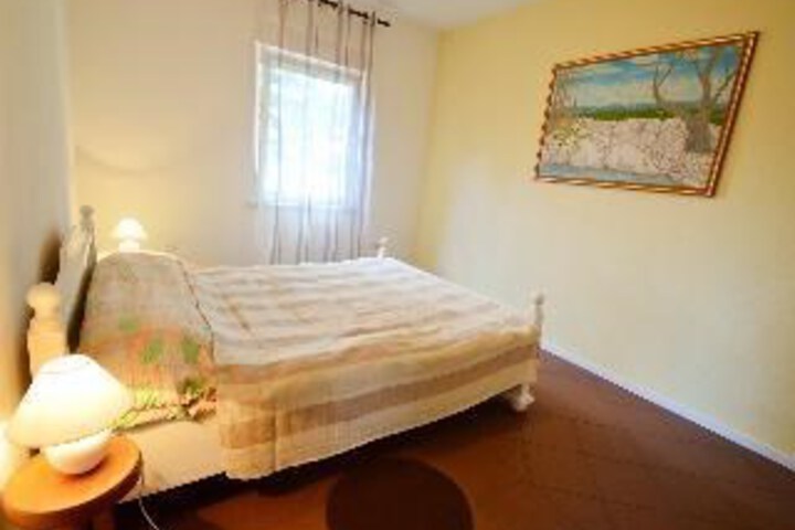 Room 5 of 12