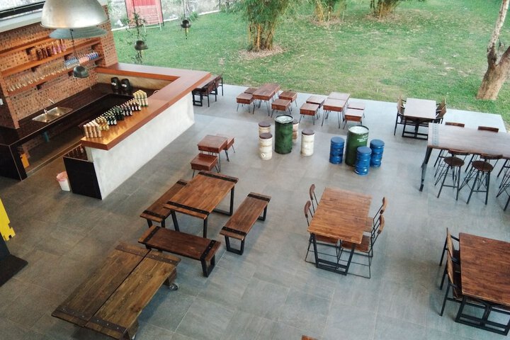 Dining 66 of 100