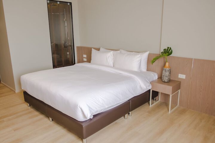 Room 18 of 80