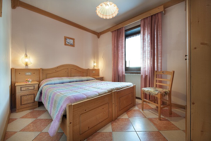 Room 2 of 28