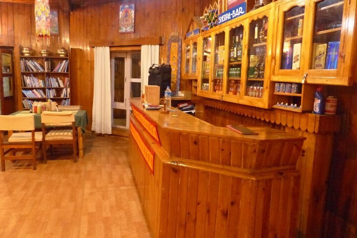 Lounge 17 of 44