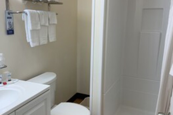 Room 4 of 25