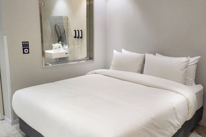 Room 35 of 71