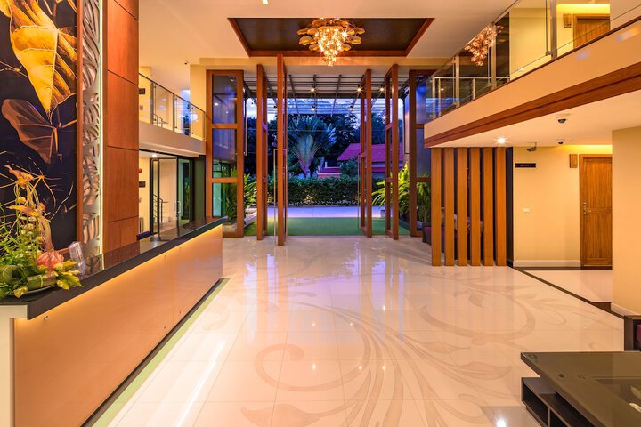 Hotel 2 of 77