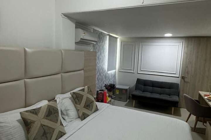 Room 7 of 18