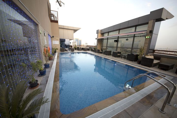 Pool 51 of 106