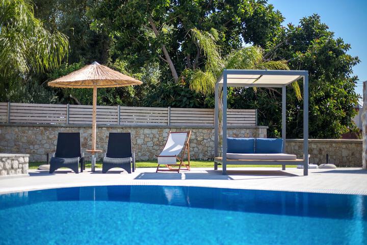 Pool 44 of 70