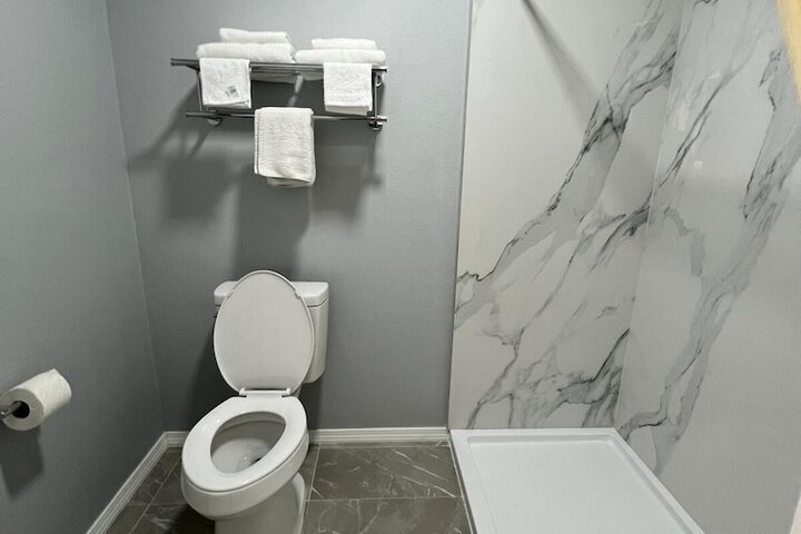 Standard Room, King or Two Doubles (3 of 17)