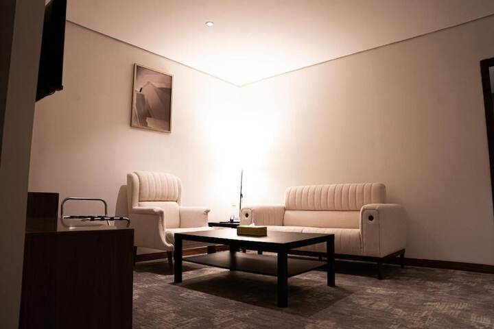 Room 13 of 27