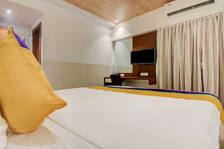 Room 12 of 27