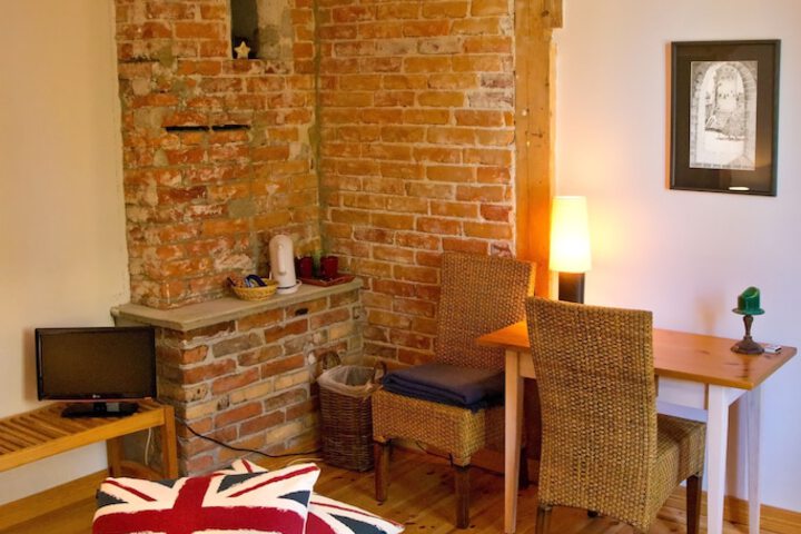 Room 2 of 70