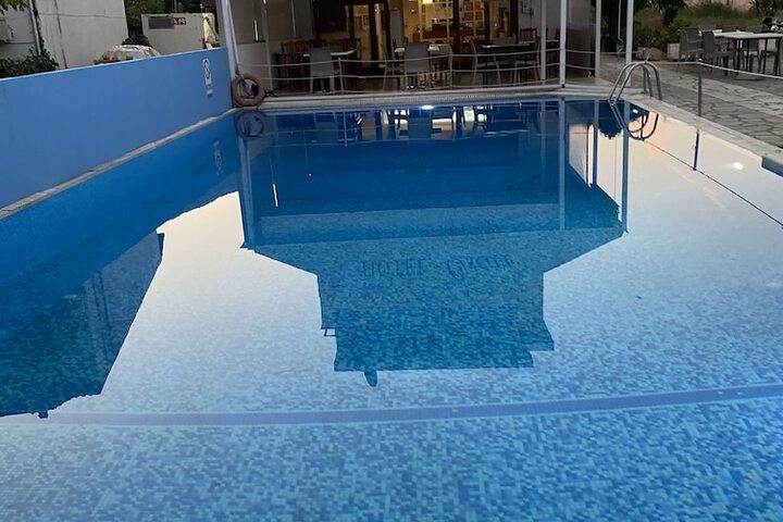 Pool 13 of 20