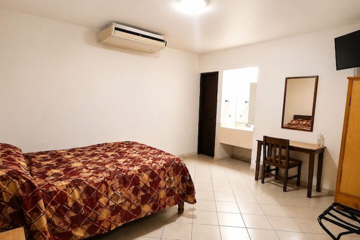 Hotel Flores Hills