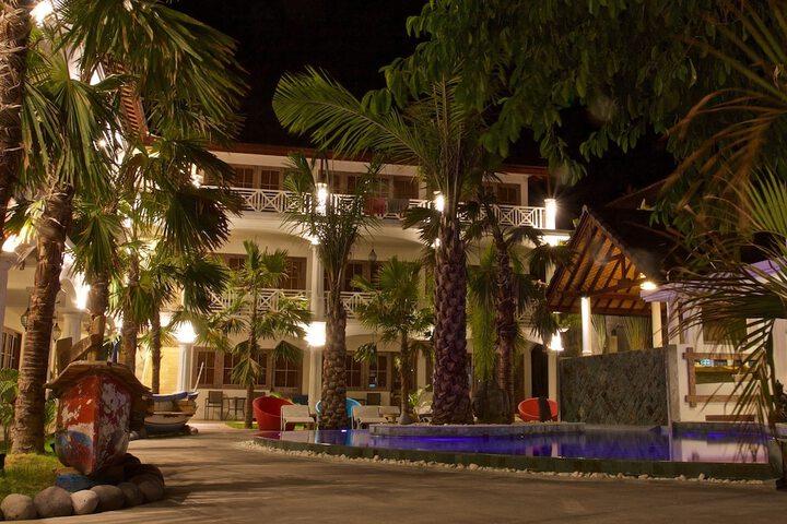 Hotel Exterior 124 of 136