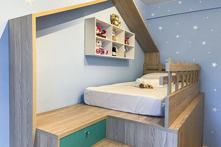 Room 2 of 15
