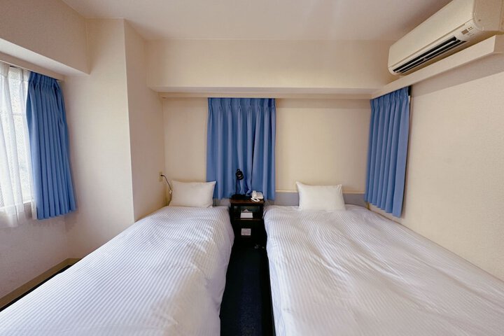 Room 17 of 44