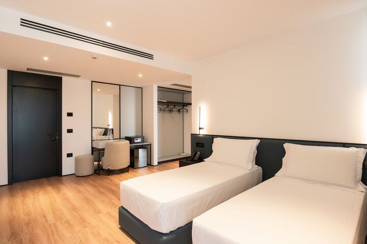 Room 14 of 44
