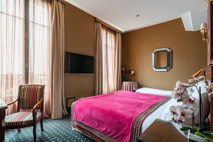 Room 29 of 74