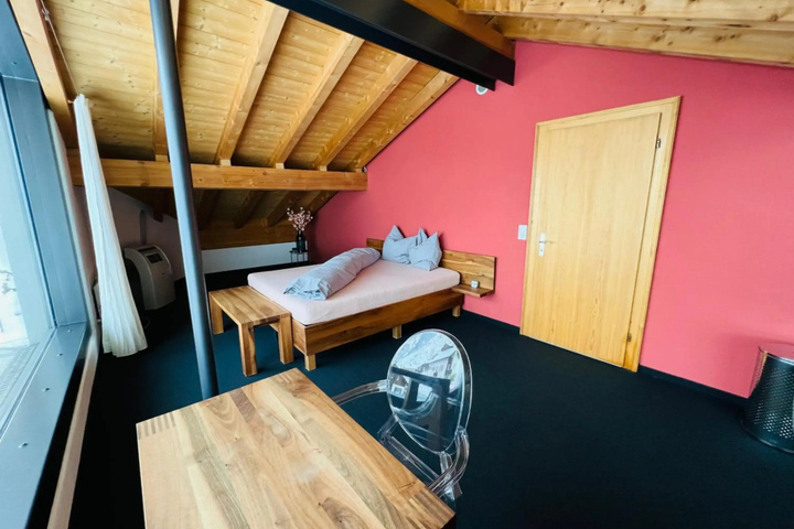 Room 6 of 18