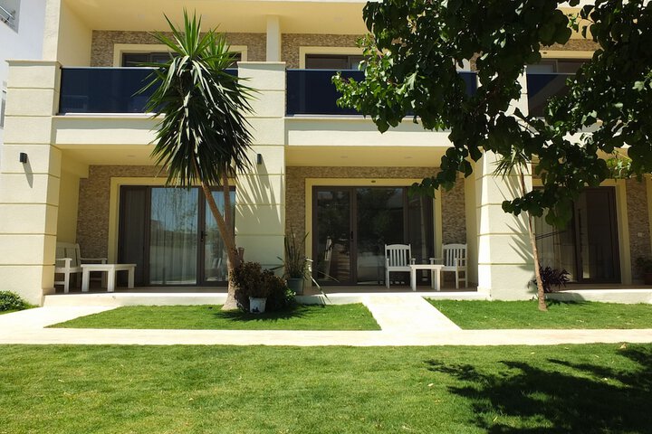 Hotel Exterior 63 of 74