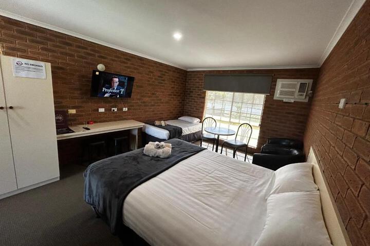 Balranald Colony Inn Motel