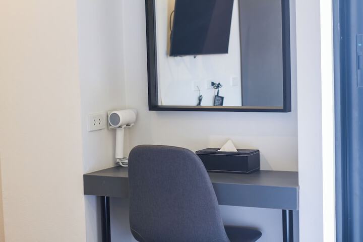 Room 13 of 32