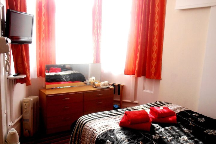 Room 6 of 44