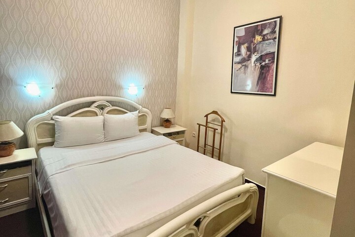 Room 12 of 151