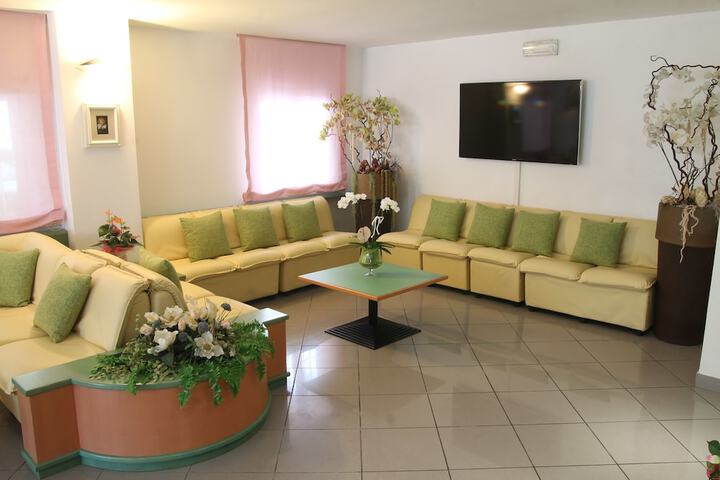 Entrance & Lobby