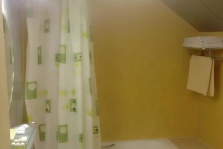 Room 7 of 19