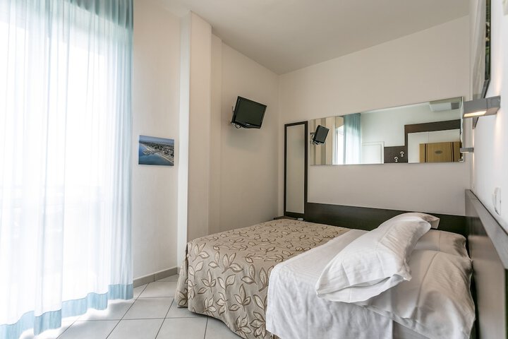 Room 10 of 96