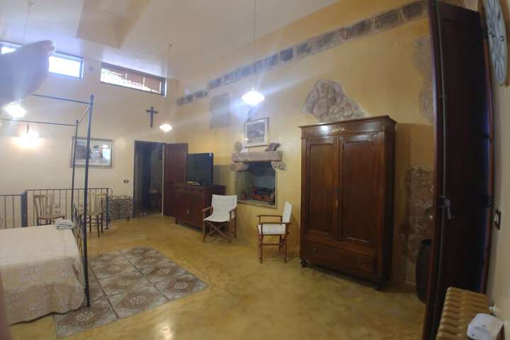 Room 47 of 96
