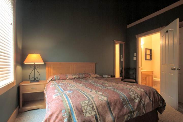 Room 4 of 66