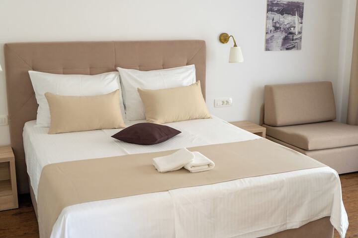 Room 2 of 43