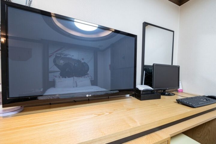 Room 4 of 10