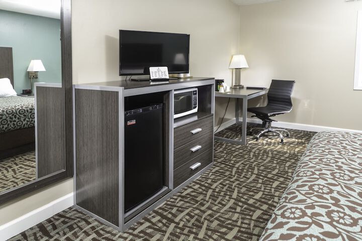 2 Queen Beds (2 of 4)