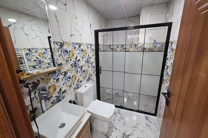Room 4 of 6