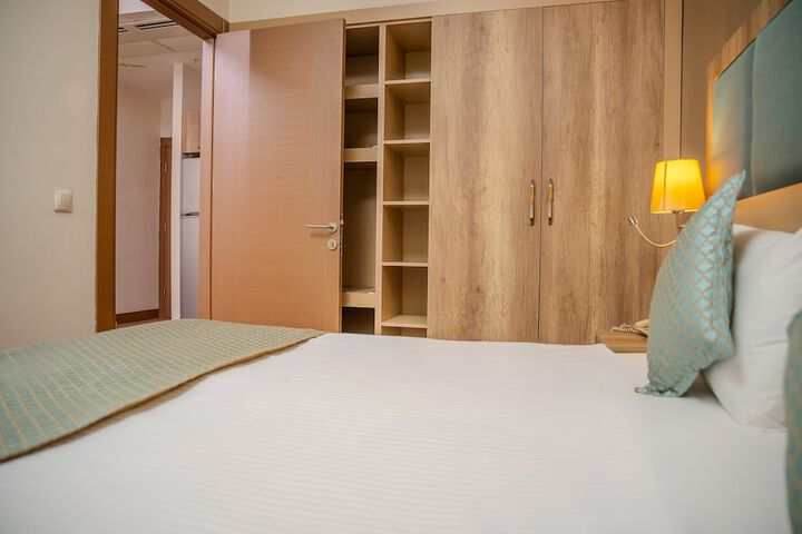 Room 14 of 66