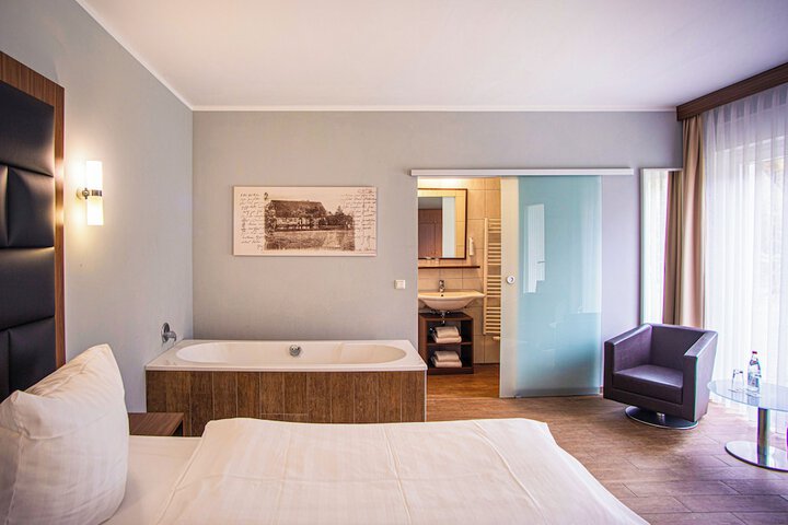 Room 6 of 25