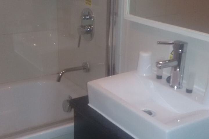 Room 32 of 54